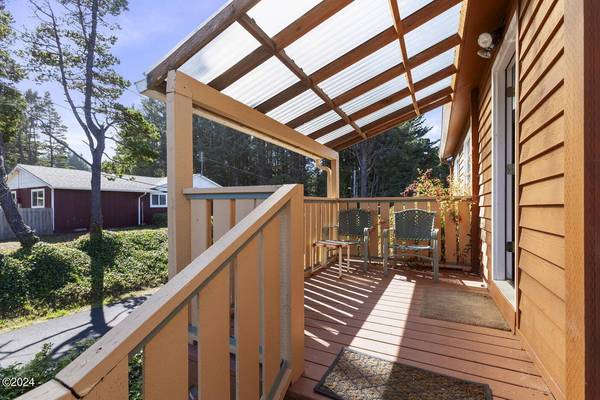 1025 SW 16th ST, Lincoln City, OR 97367