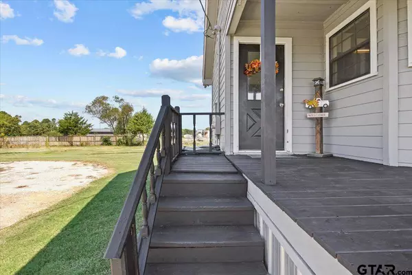 405 W ROSS ST, Troup, TX 75789