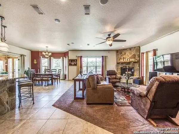 215 GOLDEN OAKS, Helotes, TX 78023-2454