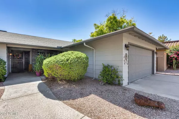 5013 E MESQUITE WOOD Court, Phoenix, AZ 85044