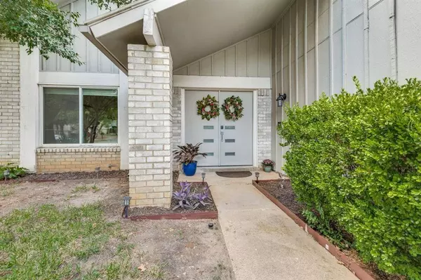 3233 Willow Bend, Bedford, TX 76021