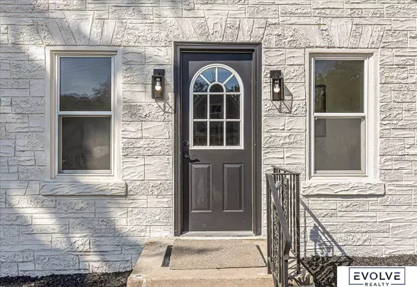 5208 S 51st Street, Omaha, NE 68117