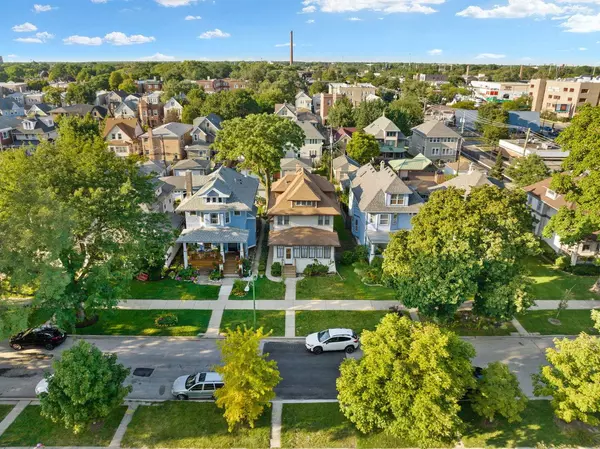 4826 W Warner Avenue, Chicago, IL 60641