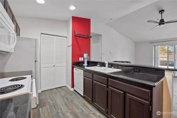 1001 W Casino #D302, Everett, WA 98204