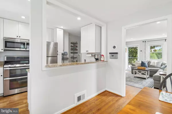 6902 UNIVERSITY DR, Alexandria, VA 22307