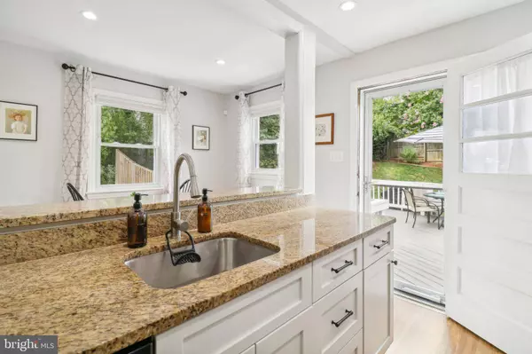 6902 UNIVERSITY DR, Alexandria, VA 22307