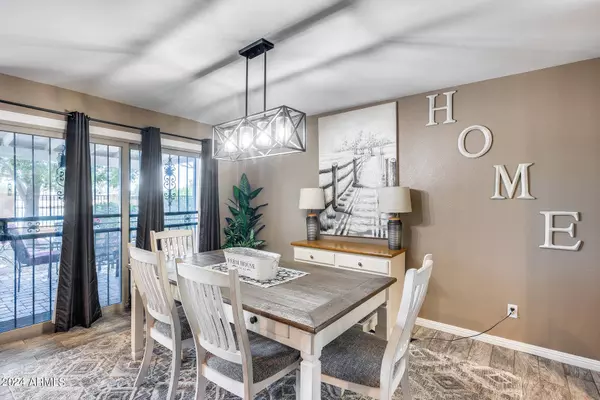 5013 E MESQUITE WOOD Court, Phoenix, AZ 85044