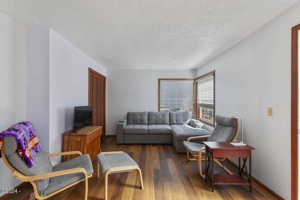 1025 SW 16th ST, Lincoln City, OR 97367