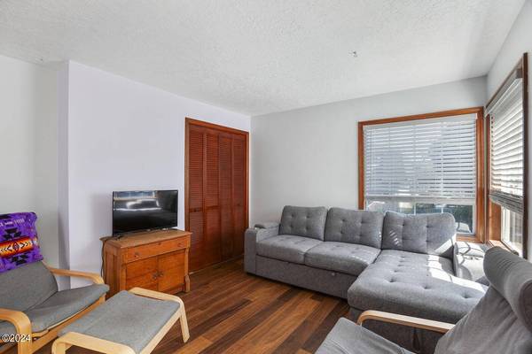 1025 SW 16th ST, Lincoln City, OR 97367