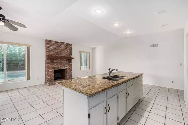 4501 E FRIESS Drive, Phoenix, AZ 85032