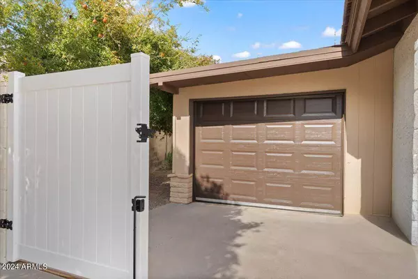 1124 E CARMEN Street, Tempe, AZ 85283