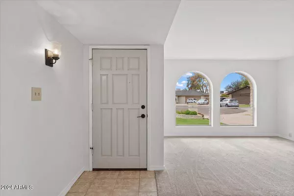 1124 E CARMEN Street, Tempe, AZ 85283