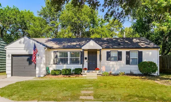 6100 W 75th ST, Overland Park, KS 66208