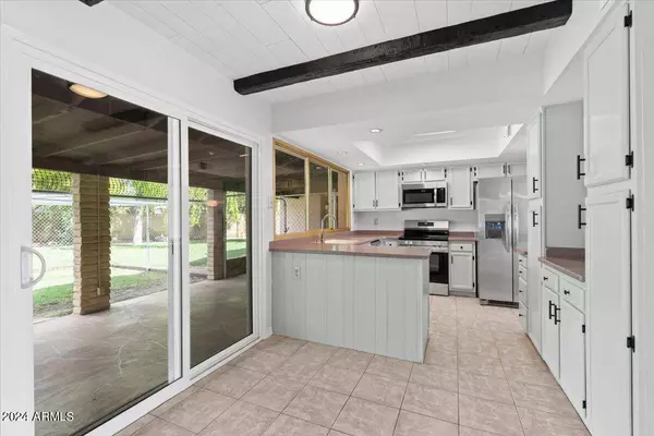 1124 E CARMEN Street, Tempe, AZ 85283