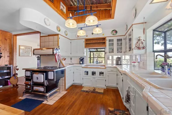 26129 N Centre City Parkway, Escondido, CA 92026