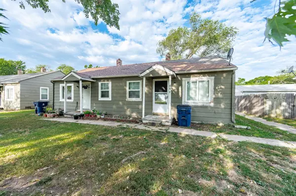 810 S Terrace Dr, Wichita, KS 67218