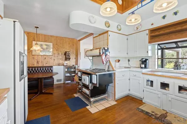 26129 N Centre City Parkway, Escondido, CA 92026