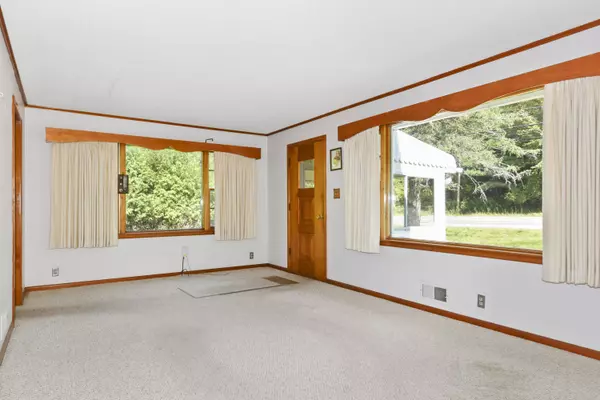 10777 NYS Route 9N, Keene, NY 12942