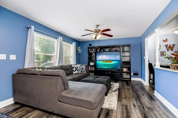 6100 W 75th ST, Overland Park, KS 66208