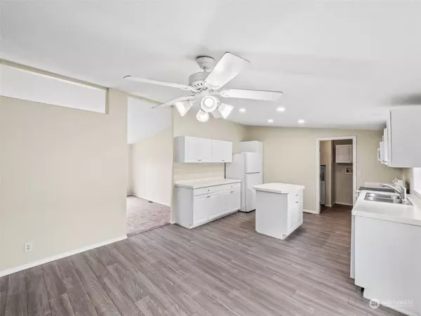 10410 137th ST E #Sp 30, Puyallup, WA 98374