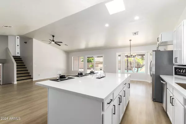 6233 W MESCAL Street, Glendale, AZ 85304