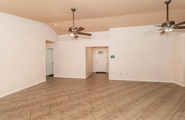 4945 E Burns Avenue, Fresno, CA 93725