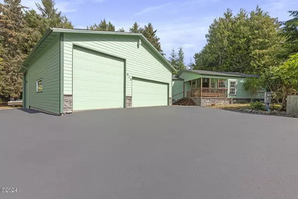 619 Collins ST, Depoe Bay, OR 97341