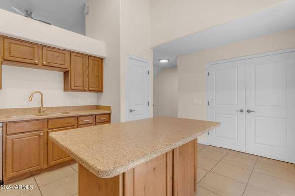 330 S FARMER Avenue #106, Tempe, AZ 85281