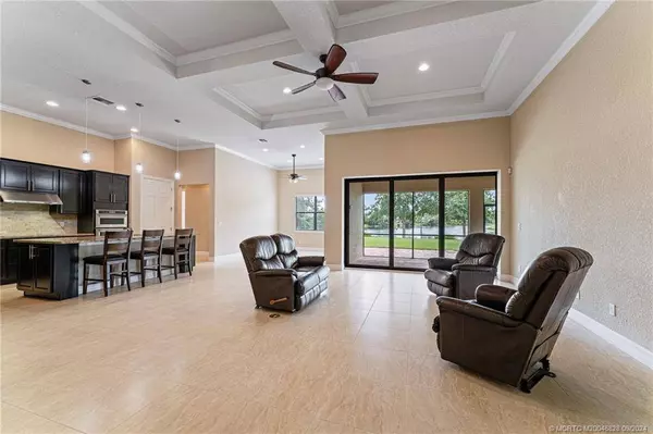 533 SW Sea Green ST, Palm City, FL 34990