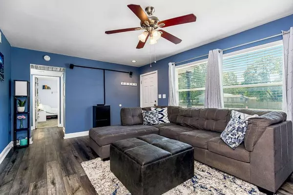 6100 W 75th ST, Overland Park, KS 66208