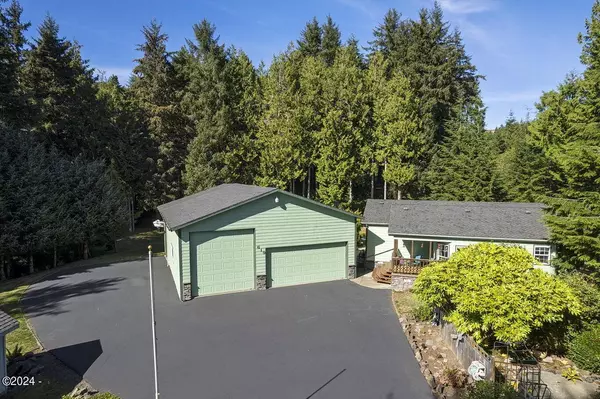 619 Collins ST, Depoe Bay, OR 97341