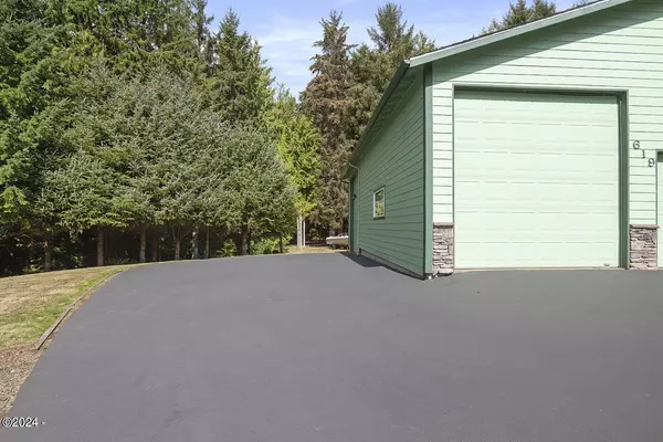 619 Collins ST, Depoe Bay, OR 97341