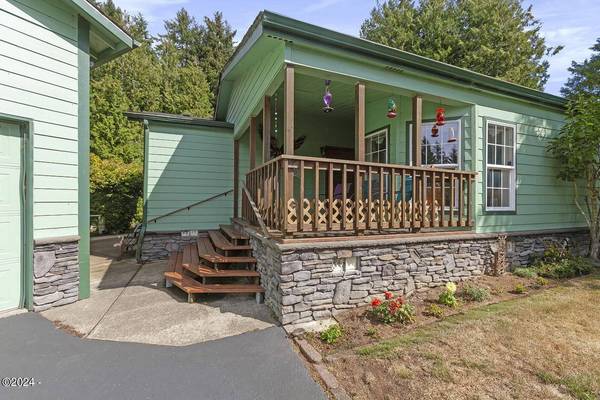 619 Collins ST, Depoe Bay, OR 97341