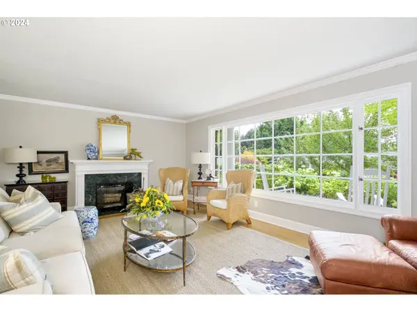7165 SW RENEE DR, Portland, OR 97225