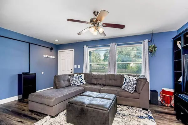 6100 W 75th ST, Overland Park, KS 66208