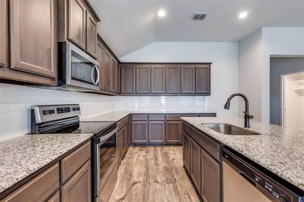 621 Autumn Avenue, Justin, TX 76247