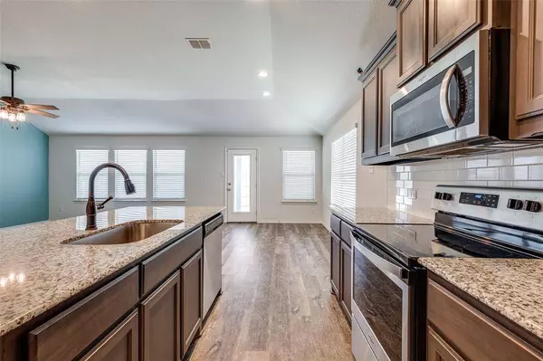 621 Autumn Avenue, Justin, TX 76247