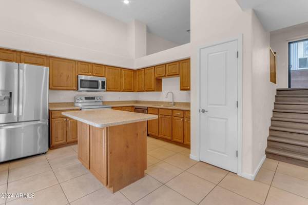 330 S FARMER Avenue #106, Tempe, AZ 85281