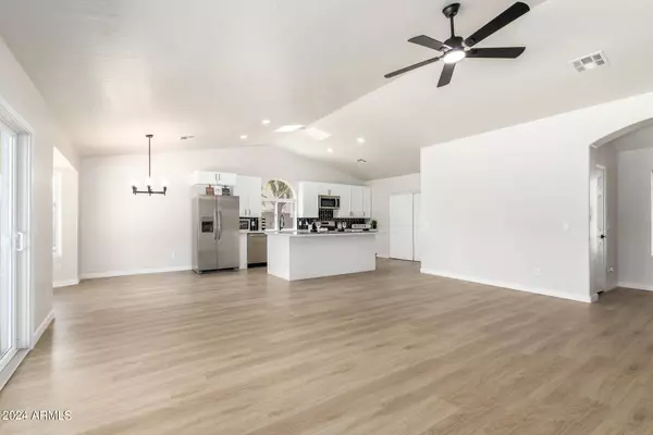 6233 W MESCAL Street, Glendale, AZ 85304