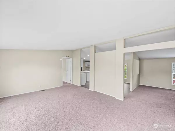 10410 137th ST E #Sp 30, Puyallup, WA 98374