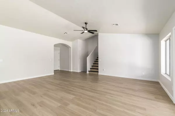 6233 W MESCAL Street, Glendale, AZ 85304