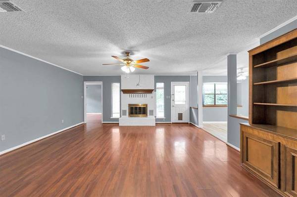 610 Green Hills RD, Huntsville, TX 77340