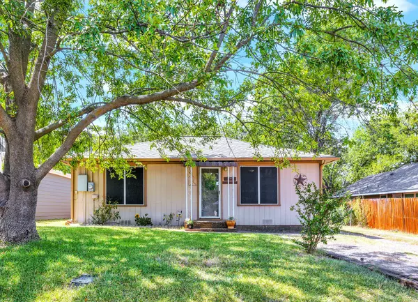 104 Grayson St, Pottsboro, TX 75076-3044