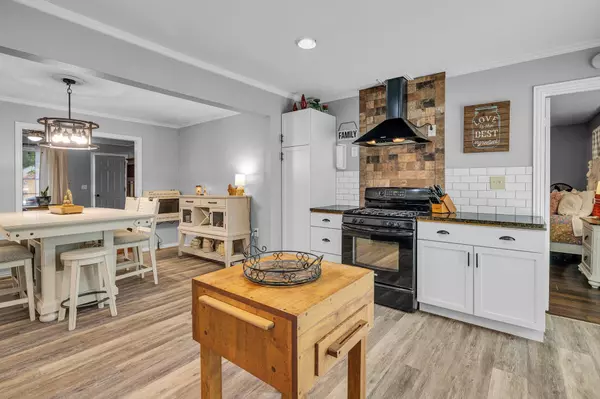 104 Grayson St, Pottsboro, TX 75076-3044