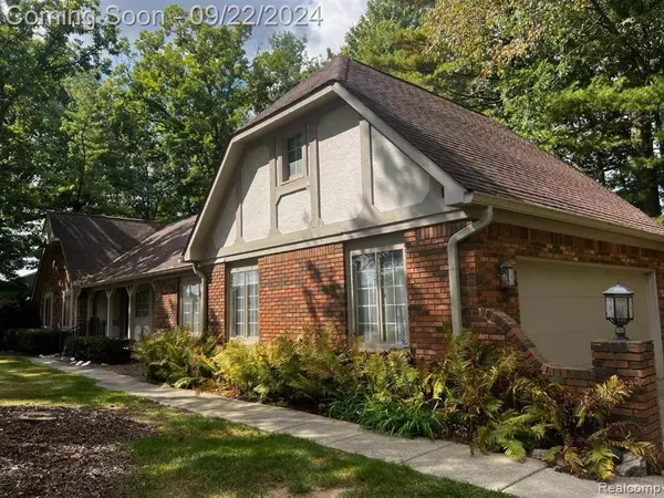 2585 BROWNING Drive, Lake Orion, MI 48360