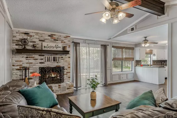 221 Treetop Ln., Hideaway, TX 75771