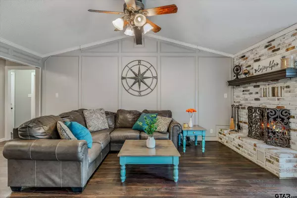 221 Treetop Ln., Hideaway, TX 75771