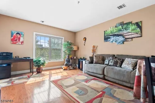 1110 Windsor Park Ct, Englewood City, NJ 07631