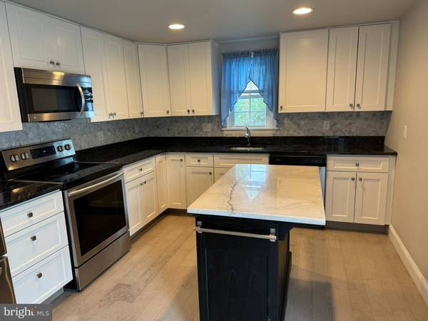 18 SHERIDAN LN, Aston, PA 19014
