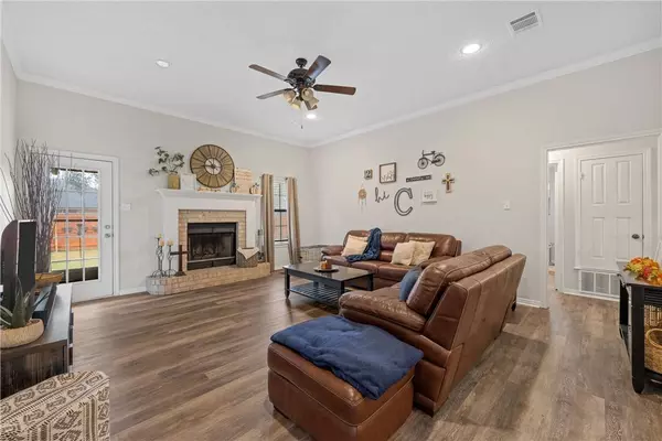 221 Lost Oaks Drive, Waco, TX 76705